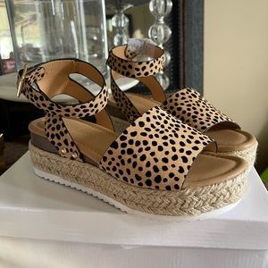 Versona Leopard Print Platform Sandals with Ankle Strap. Size 7. New with Box.